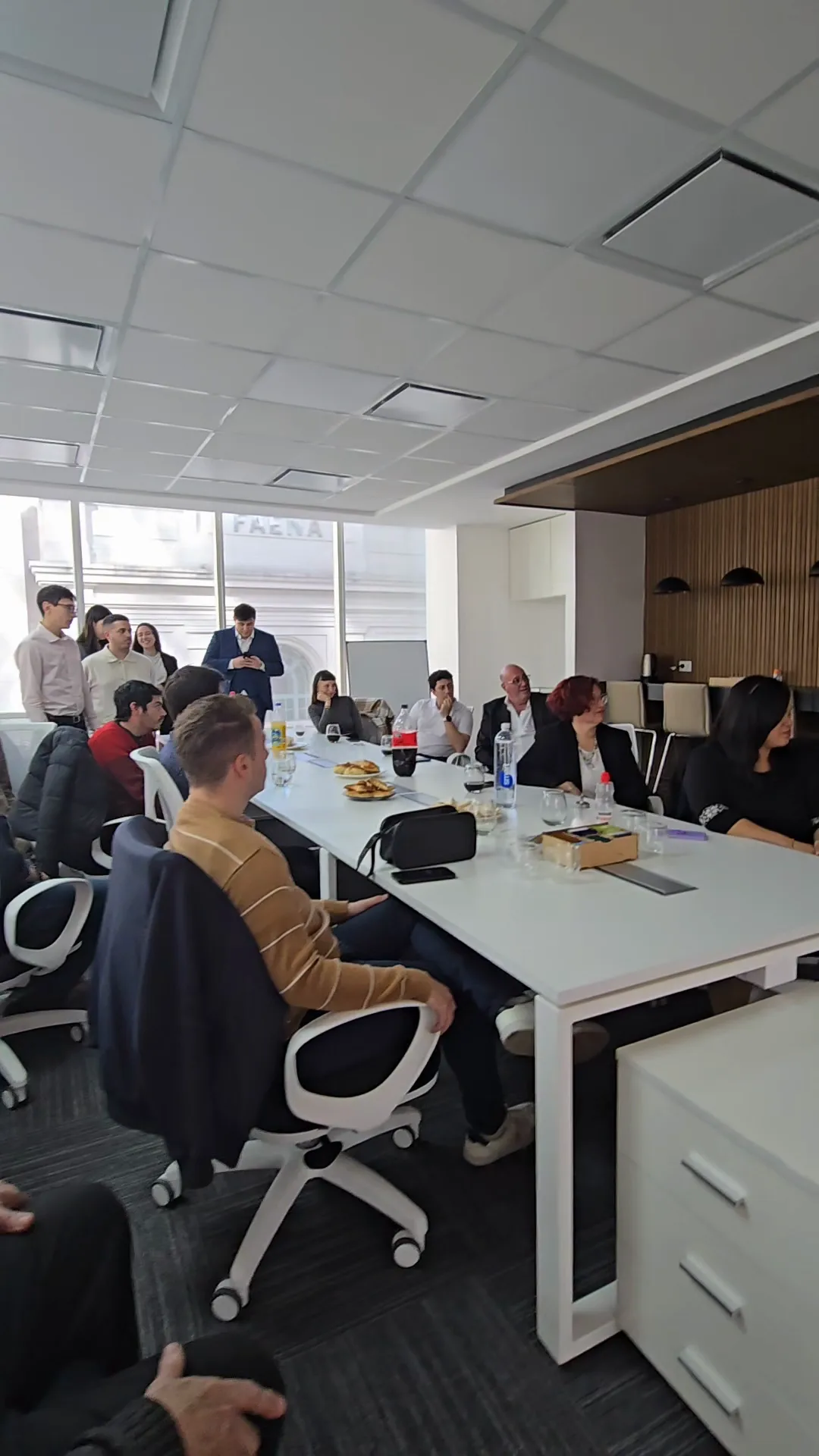 Participantes reunidos en un encuentro profesional