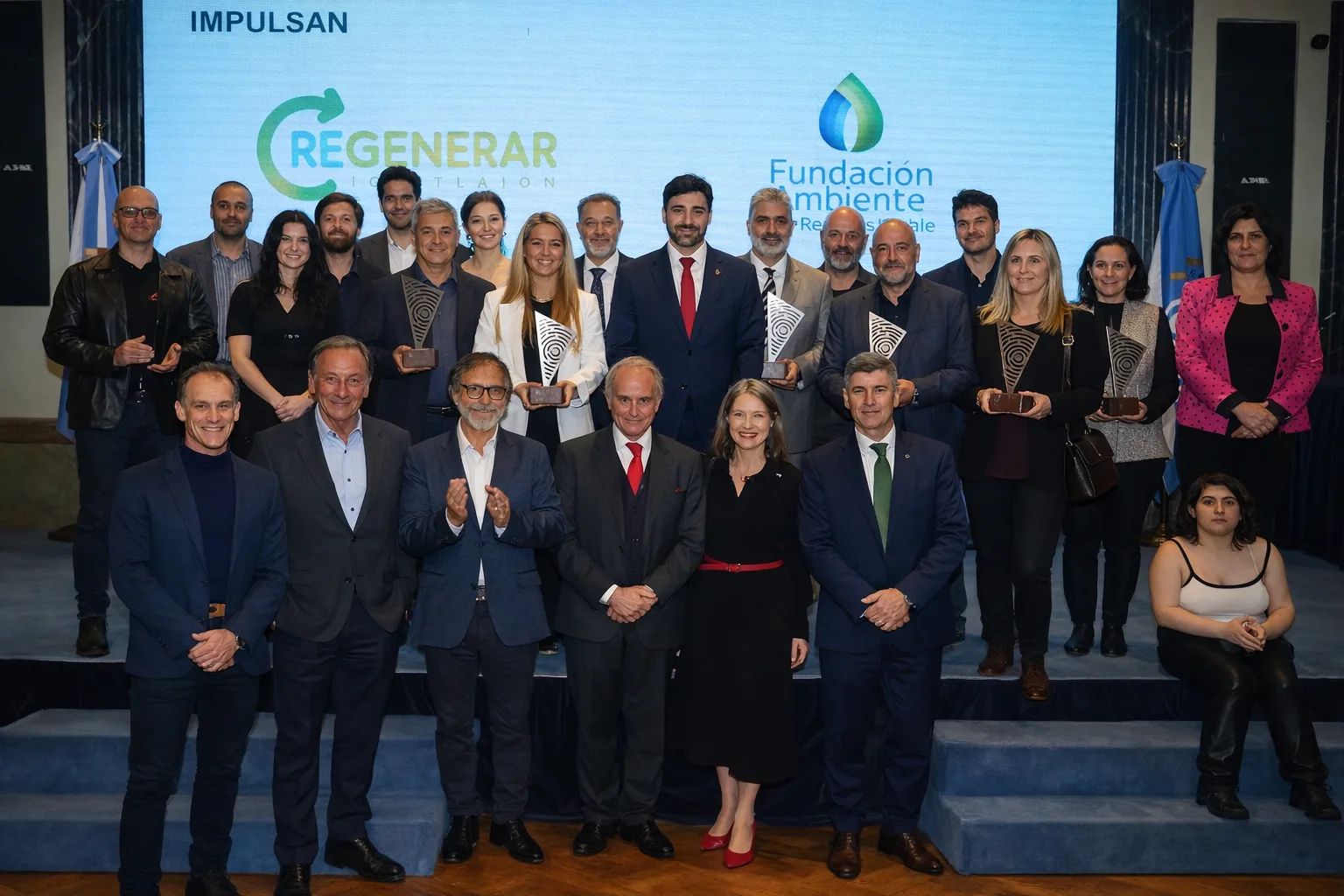 Grupo de participantes en una actividad de economía circular