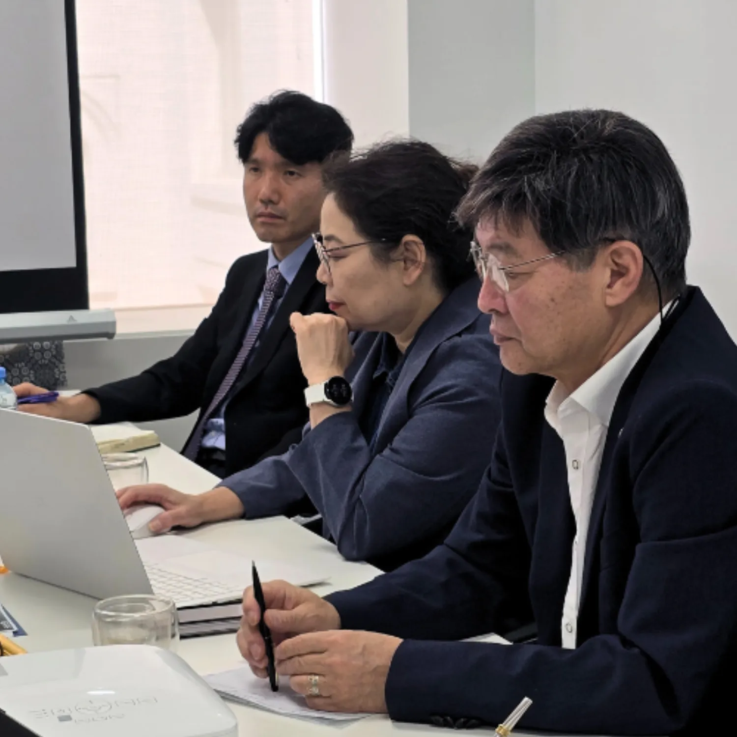 Mesa de trabajo entre la dirección de G-CERTI y el equipo regional