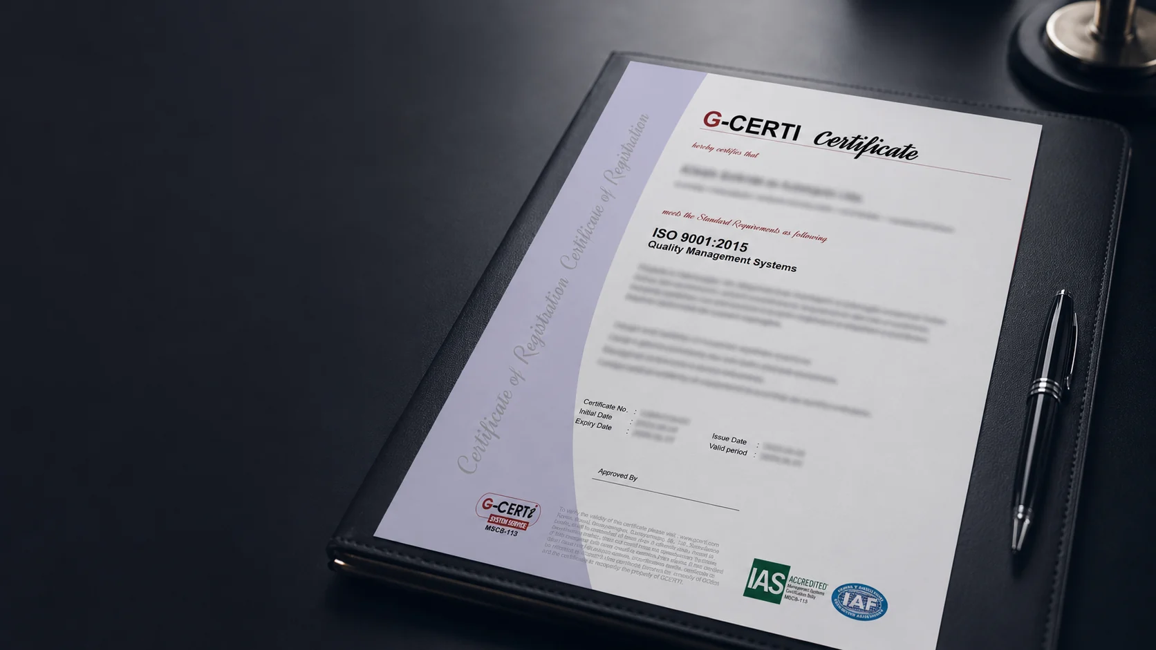 Certificado empresarial de muestra de G-CERTI para ISO 9001:2015, con datos del titular protegidos