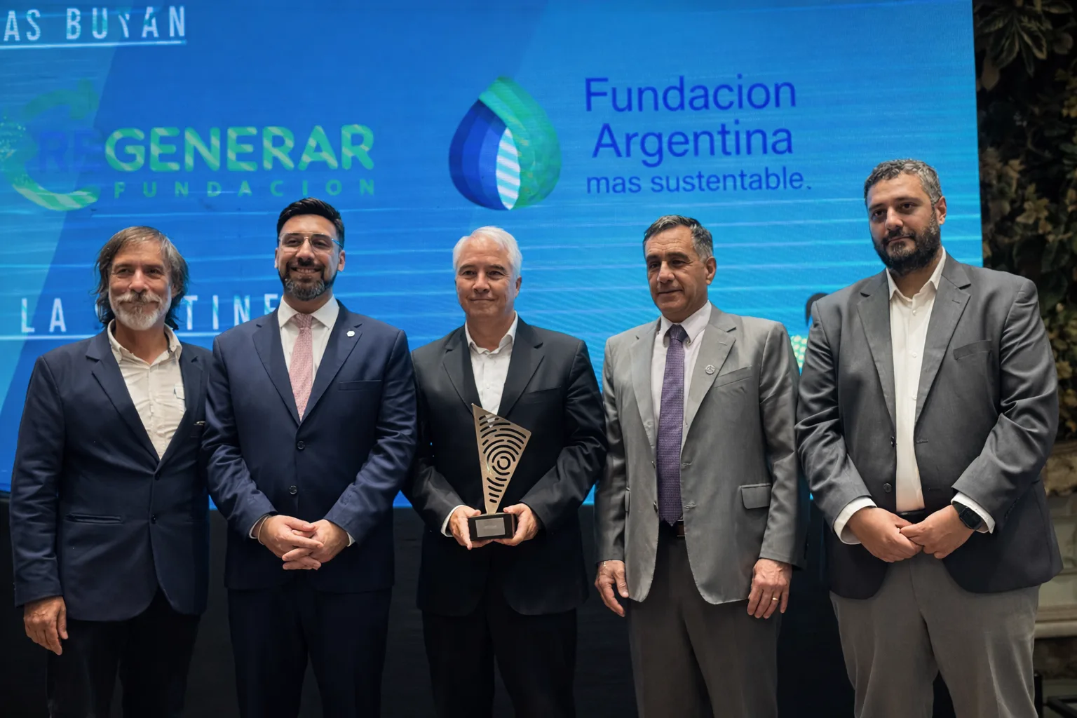 Reconocimiento en el escenario del premio