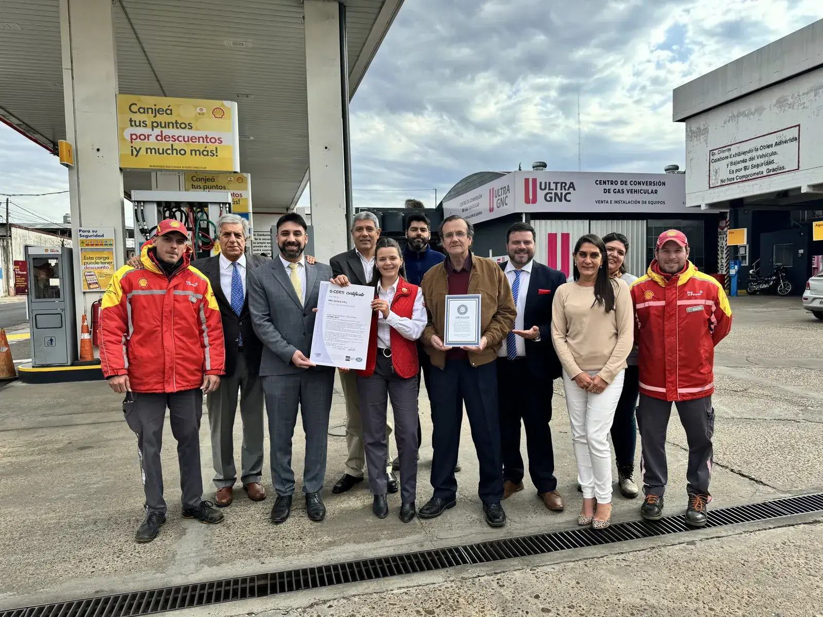Entrega de certificado en una estación de servicio