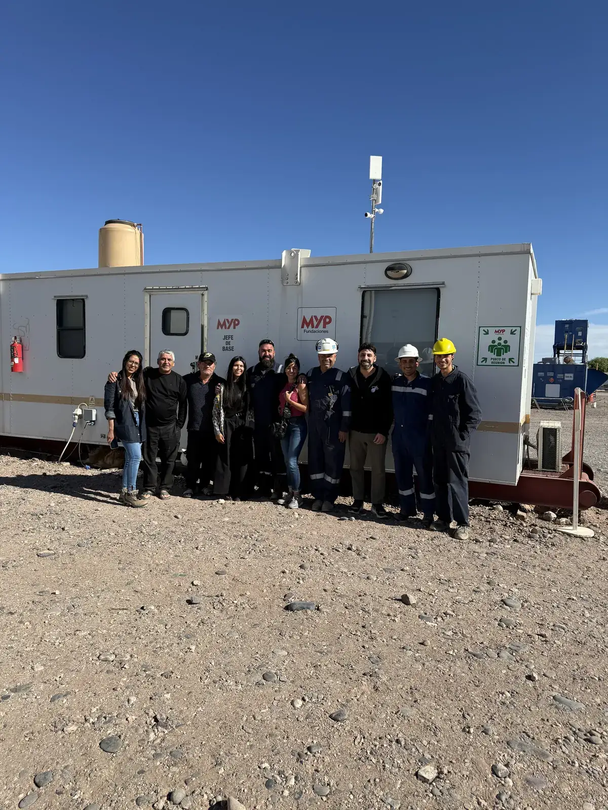 Equipo en una visita de trabajo